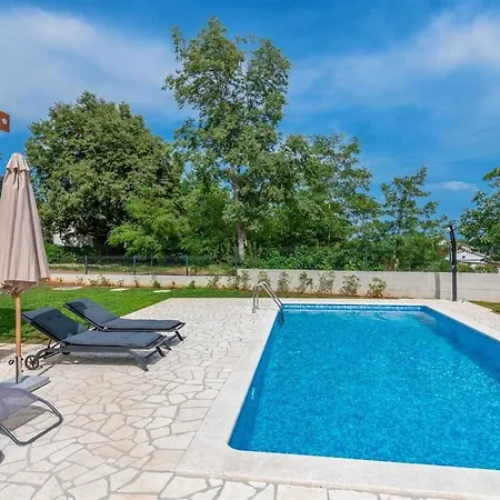 Tatil Evi Grace, A Romantic Single Story With A Pool