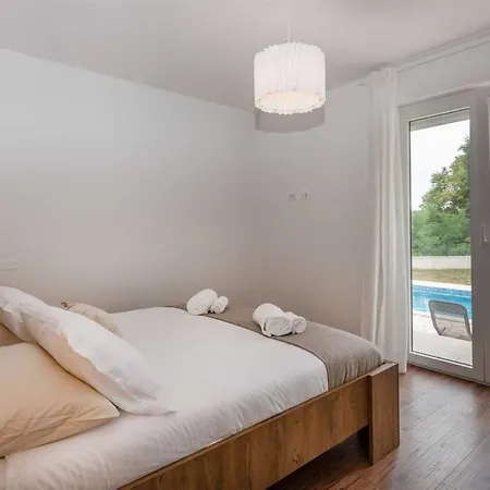 Tatil Evi Grace, A Romantic Single Story With A Pool *