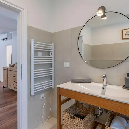 Grace, A Romantic Single Story With A Pool Veligolji