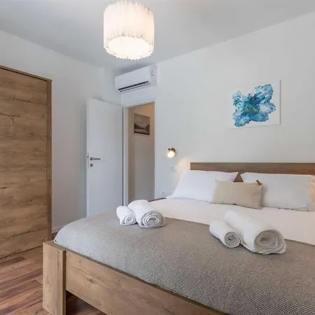 Tatil Evi Grace, A Romantic Single Story With A Pool