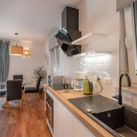 Grace, A Romantic Single Story With A Pool *