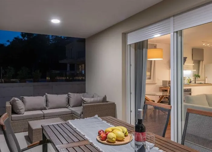 Grace, A Romantic Single Story With A Pool Prázdninový dům Veligolji