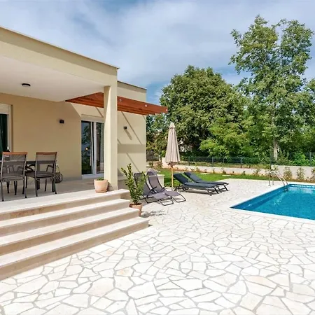 Сasa de vacaciones Grace, A Romantic Single Story With A Pool *