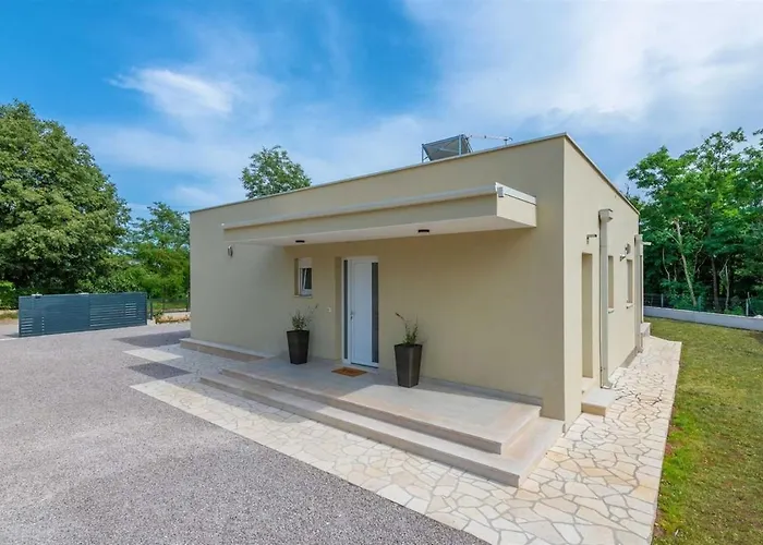 Grace, A Romantic Single Story With A Pool Vikendica *