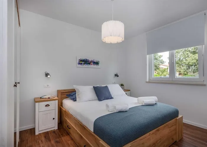 Grace, A Romantic Single Story With A Pool Vikendica Veligolji