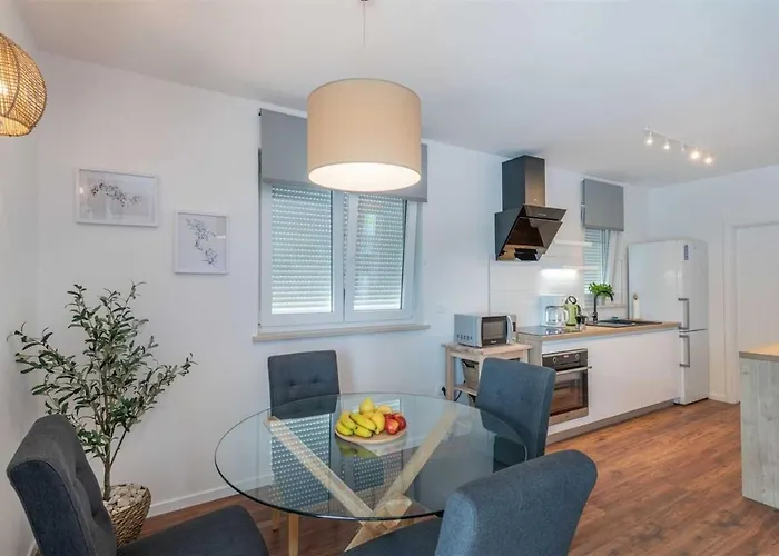 Grace, A Romantic Single Story With A Pool Vikendica