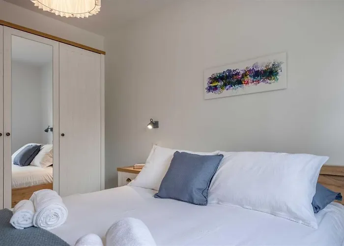 Grace, A Romantic Single Story With A Pool Vikendica