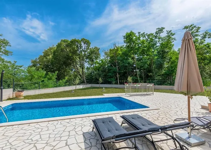 Grace, A Romantic Single Story With A Pool