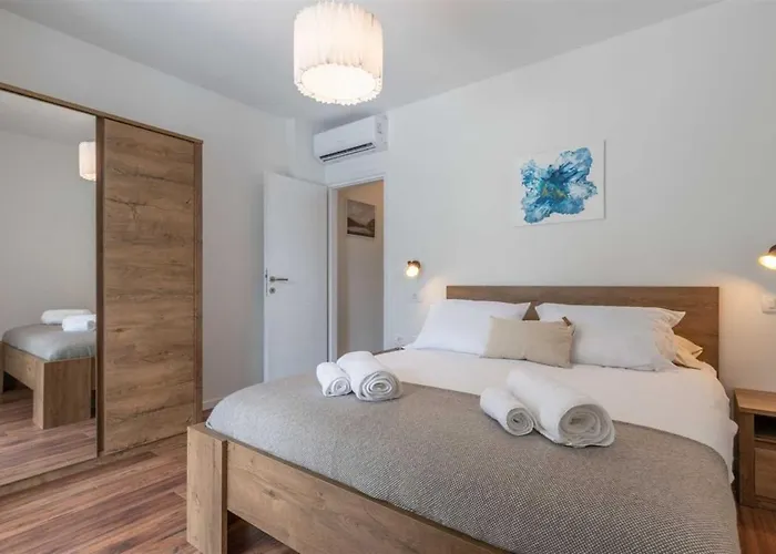 Vikendica Grace, A Romantic Single Story With A Pool