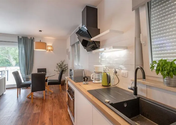 Grace, A Romantic Single Story With A Pool *