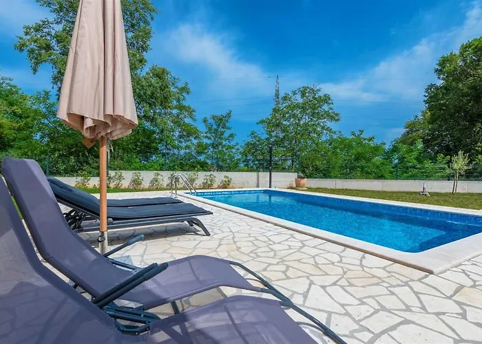 Vikendica Grace, A Romantic Single Story With A Pool