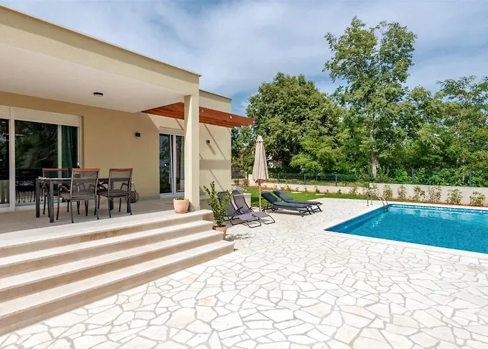 Vikendica Grace, A Romantic Single Story With A Pool *